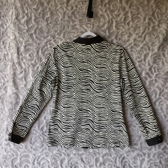 J McLaughlin Black/Cream Print Top - Picture 5 of 8